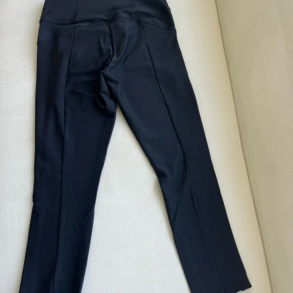 Athleta Stellar Black Cropped Leggings/Pants - Picture 4 of 10
